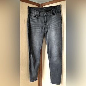 Hudson jeans. Black midrise super skinny ankle.